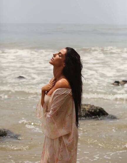 Jessica Lowndes - Moves | Fashion & Lifestyle... Online