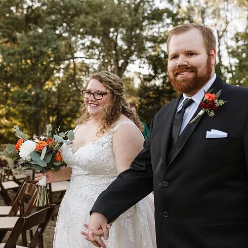 Three whole years of Nick + Emily! Happy anniversary, you two! This was one of my all time favorite fall wedding days 🤎

Venue + Florals: @the_barn_at_mcintosh_road 
Second Shooter: @kaileydeecke