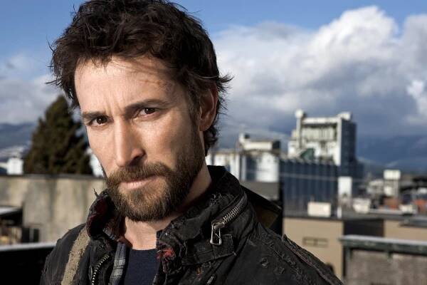 Noah Wyle - Falling Skies - Season 2 - Promo