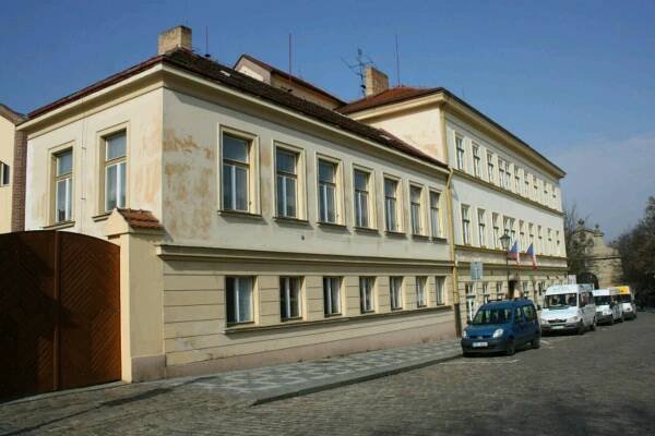 Archiweb - Nové vedení Prahy plánuje dostavbu Jedličkova ústavu
