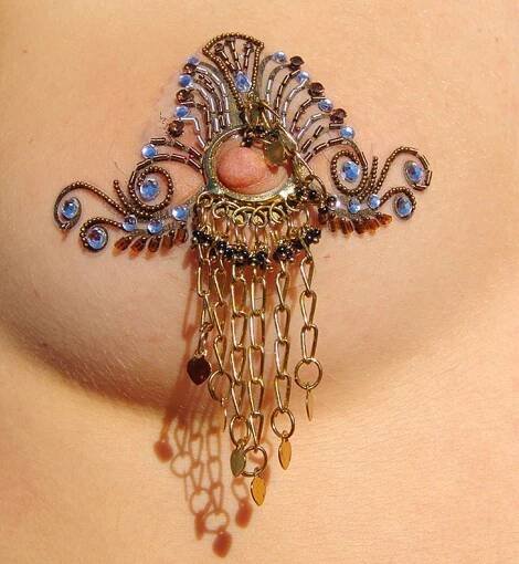 Intimní piercing - 15 - GALERIE: Piercing bradavek (4/25)