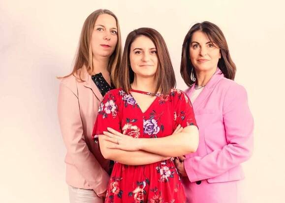 Kolegyně z kroměřížské pobočky SMS Finance. Zleva: Andrea Srněnská, Daniela Urubková a Hana Adámková