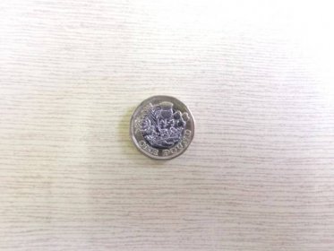 Mince Anglie Británie 1 libra One Pound Pence královna 2017 - Numismatika