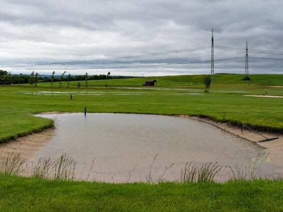 "Náhodná voda" na golfovém hřišti ve Mstěticích - galerie - Fotografie z cestFotografie z cest 