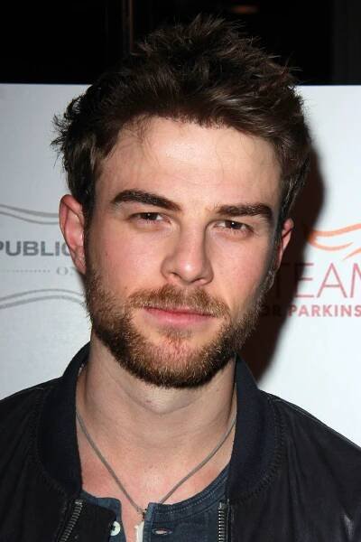 Headshot of Nathaniel Buzolic