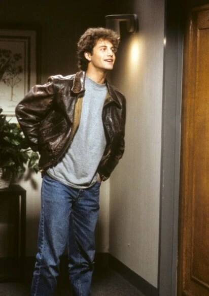 Kirk Cameron on the set of Growing Pains in 1990 in 2025 | Late 90s fashion, Kirk cameron, 80s guys