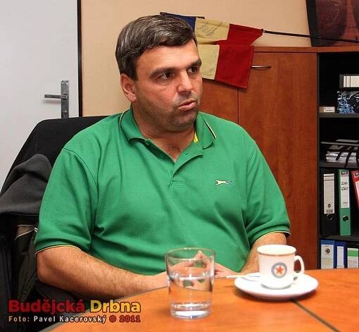 Trenér František Mertl září v poločase spokojeností