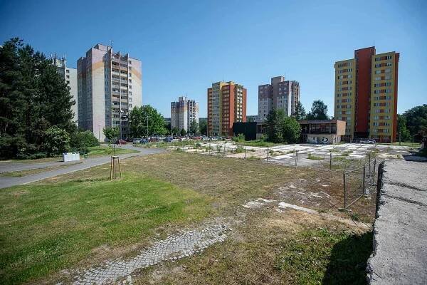 Bývalé nákupní centrum Odra ve Výškovicích v Ostravě.