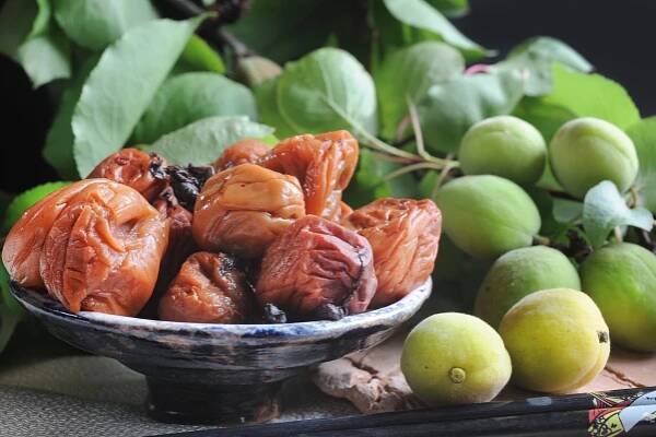 Objevte sílu umeboshi švestiček a umeoctu | Globus