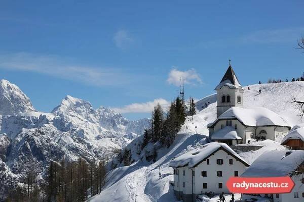 Santuario del Monte Lussari pod zimní peřinou