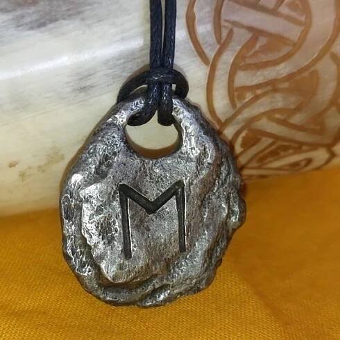 Runový amulet - runa Ehwaz