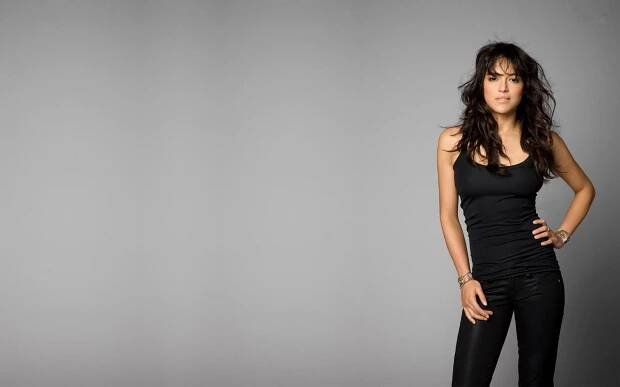 Hollywood Star Michelle Rodriguez Rocking an All-Black Outfit Wallpaper
