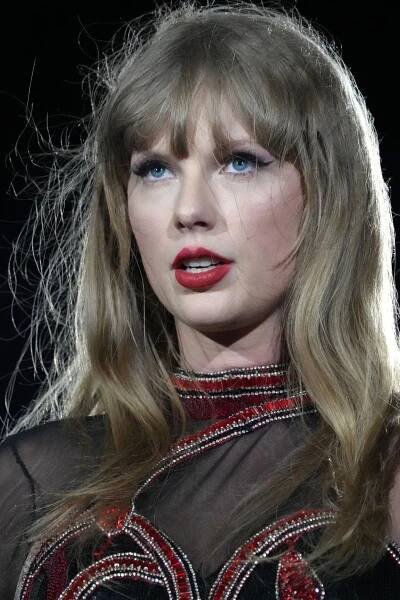 Taylor Swift Just Released a New Album. As a Beauty Editor, This Is the Only Smudge-Proof Makeup I’ll Wear to Listen