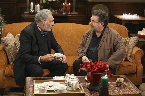 Skladiště 13 - Série 2 - Tajný Santa - Z filmu - Judd Hirsch, Saul Rubinek