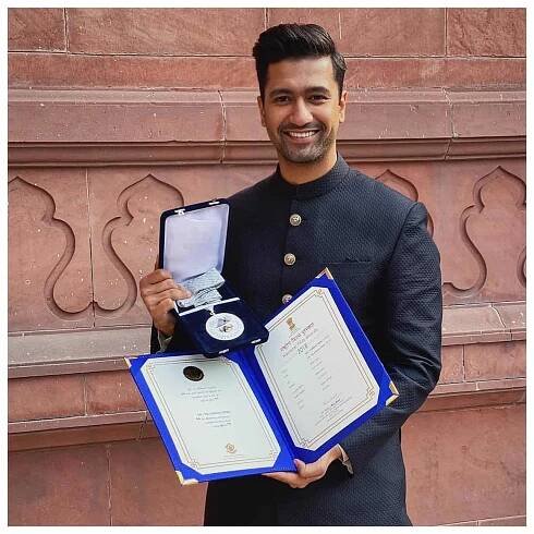 62 Latest Vicky Kaushal Hairstyles – You Must Try 11 Vicky Kaushal face shape