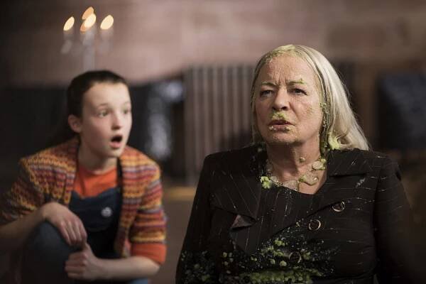 Čarodějnice školou povinné - Série 1 - Selection Day Part 2 - Z filmu - Bella Ramsey, Clare Higgins