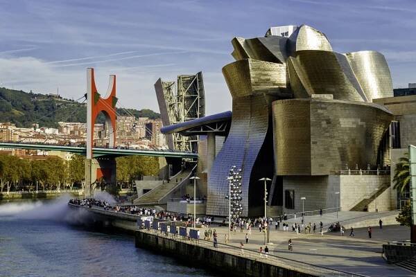 V baskickém Bilbau je hlavním lákadlem Guggenheimovo muzeum