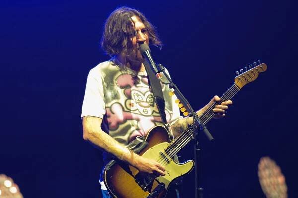 Rozdílový hráč John Frusciante slaví 55: Démony zmítaný kytarista dostal z Red Hot Chili Peppers několikrát vyhazov - Expres FM