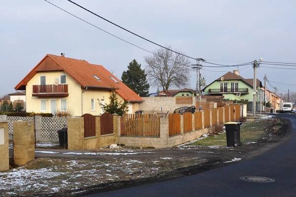 Srbice zažívají boom v přírůstku obyvatel, nelákají naopak Hrobčice
