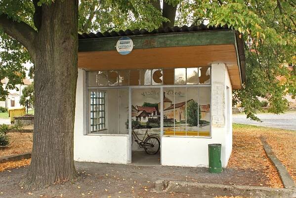Soubor:Mělnické Vtelno, Vysoká Libeň, bus stop.jpg