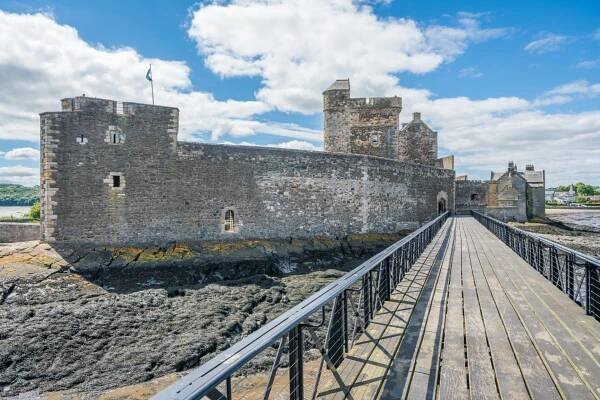 hrad blackness, v blízkosti omonimous vesnice v oblasti rady falkirk, skotsko. - firth of forth - stock snímky, obrázky a fotky