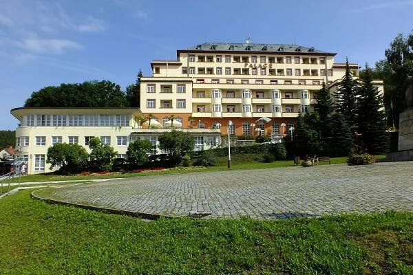 Soubor:Luhačovice Hotel Palace.JPG