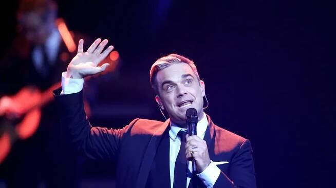 Robbie Williams už leští lakýrky na swingové dostaveníčko s Prahou