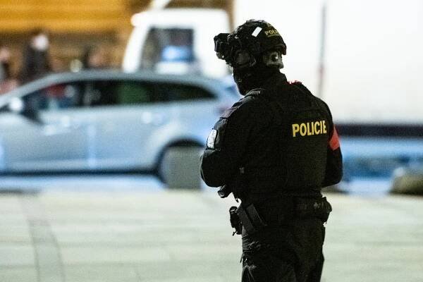 Policisté v Libereckém kraji zasahovali v autoškolách, zadrželi pět lidí. Mají podezření na korupci