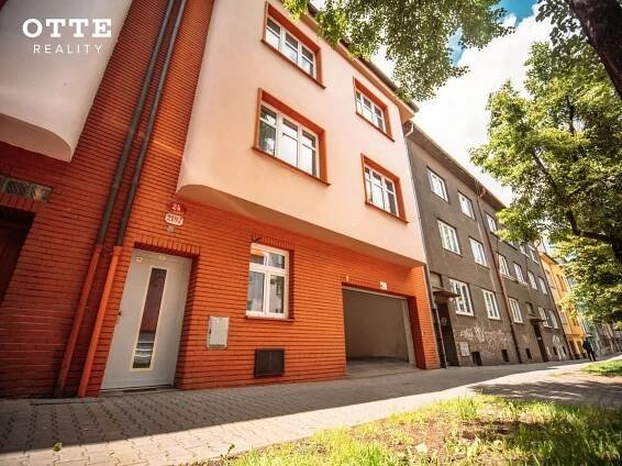 Zrekonstruovaný zděný byt 2+1 na klidném místě v Plzni na Borech | Úvod