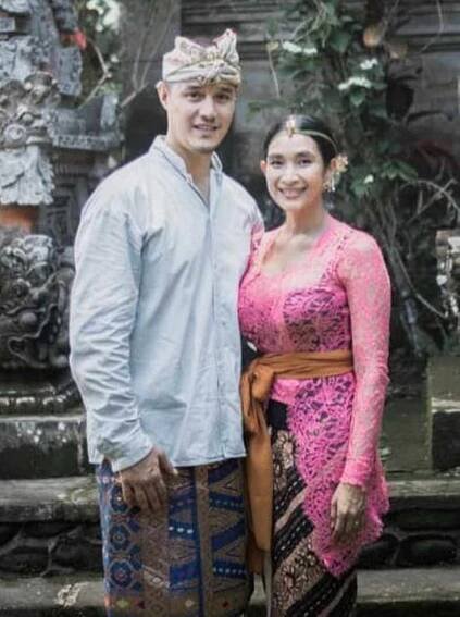 Happy Salma with her Husband Photo