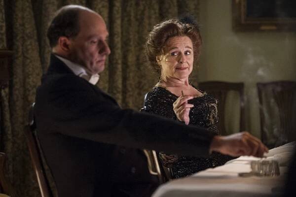 37 dní od atentátu k válce - Z filmu - Sinéad Cusack