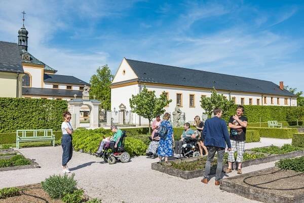 Domovu sv. Josefa v Žirči jsme darovali automobil | VINCI Construction CS
