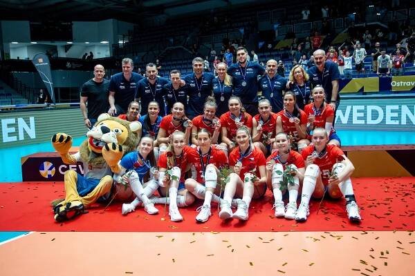 Stříbrné medaile na krku Češek až po velké bitvě ve finále Zlaté evropské ligy