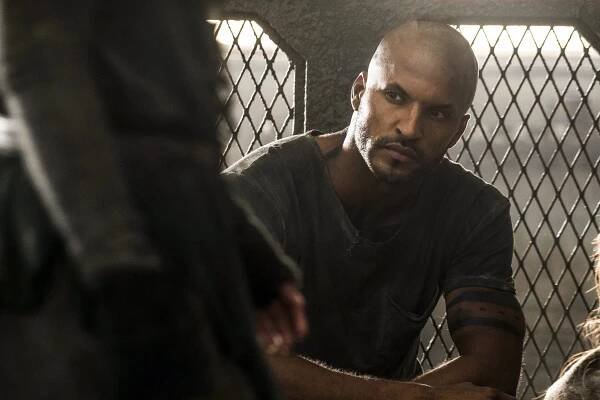 Prvních 100 - Terms and Conditions - Z filmu - Ricky Whittle