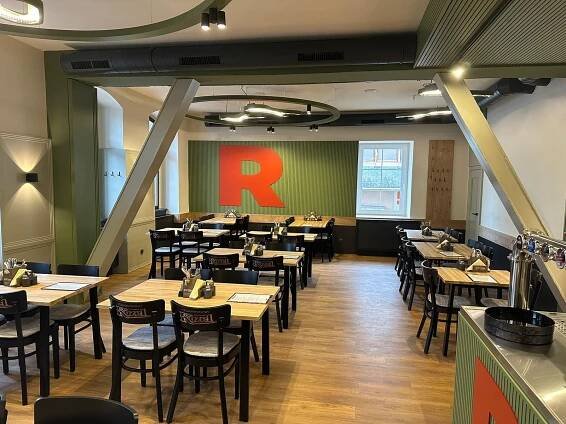 Restaurace Na Radnici - Zbiroh. V srdci města otevřel moderní podnik