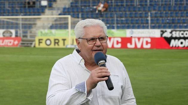 Miko vládne na okrese od roku 2010. Zamiloval si Itálii, poslouchá Pink Floyd