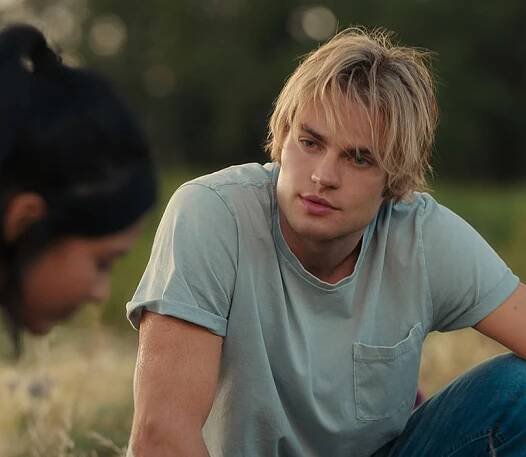 My Life with the Walter Boys. (L to R) Nikki Rodriguez as Jackie and Noah LaLonde as Cole in episode 110 of My Life with the Walter Boys. Cr. Courtesy of Netflix/© 2023 Netflix, Inc.
