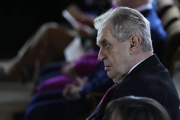 Zemanovo prezidentovanie bolo nedôstojné, myslia si tri štvrtiny Čechov