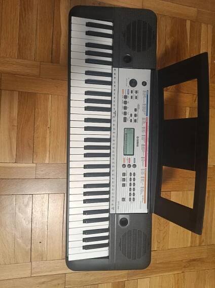 Yamaha PSR YPT260 - Hudobné nástroje