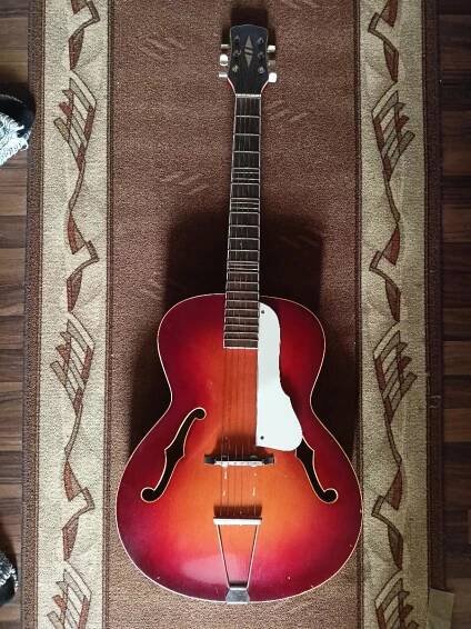 Gibsonka Cremona 454 - jazzová kytara
