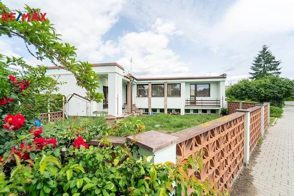Prodej ŘRD s garáží, pozemek 411 m2, Poděbrady, ulice Na Zádušce | Reality.iDNES.cz 