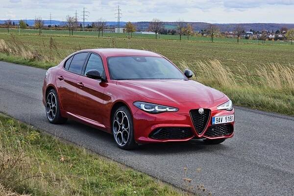 Test Alfa Romeo Giulia Veloce 2,0 Turbo Q4 (2023)