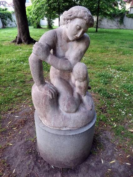 Soubor:Alegorie Země, Poděbrady (01).jpg – Wikipedie