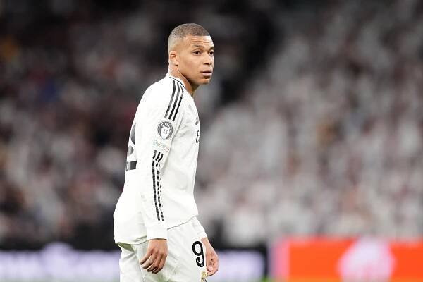 Kylian Mbappé, Real Madrid player, on the field.