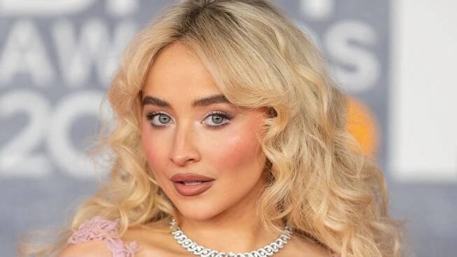 Sabrina Carpenter Put a Low-Key Vacation Spin on Her Signature Curls—See the Photos