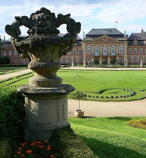 Soubor:Dobříš chateau and french park (3).jpg – Wikipedie