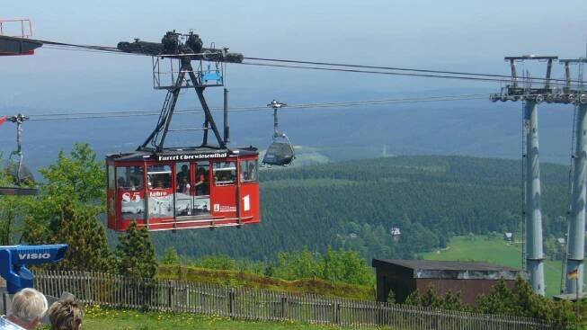 Oblíbená lanovka na Fichtelberg vede přímo z obce Oberwiesenthal
