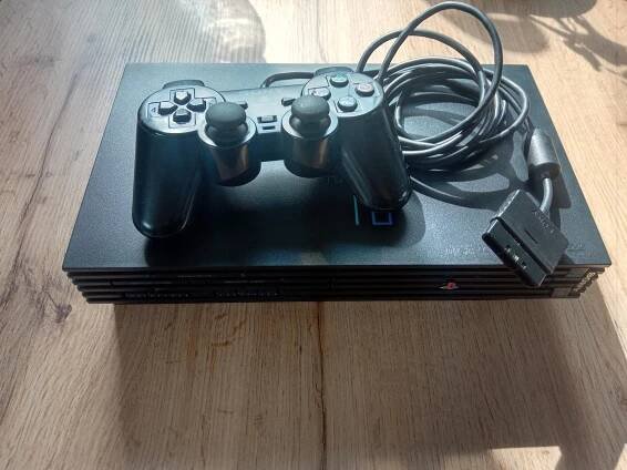 PlayStation 2 + 4 hry - Počítače a hry
