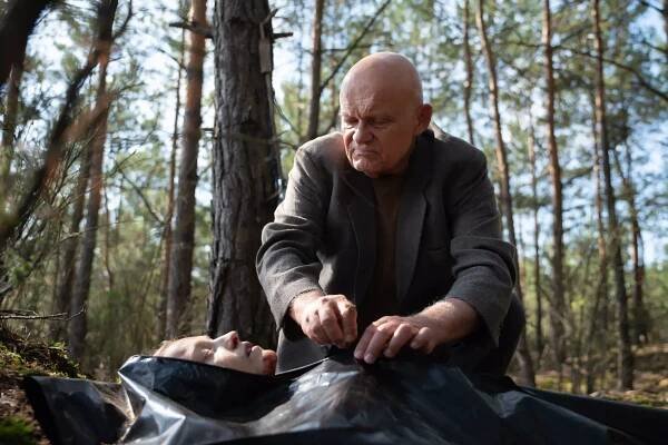 Netflix’s The Woods Review: Lovely, Dark and Deep 3