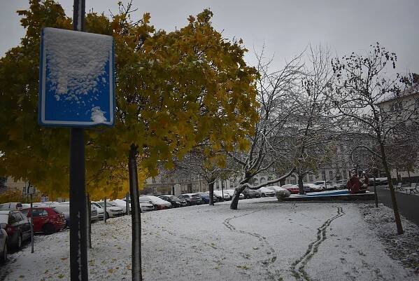 To je podívaná: barevná duha oznámila, že do rána krajina zbělá sněhem